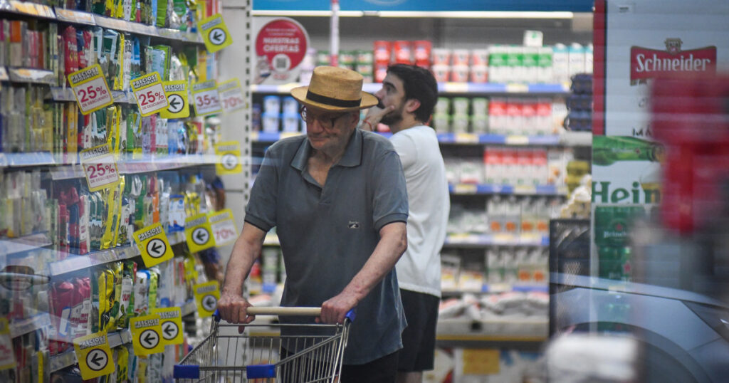 para los privados hubo un repunte del 1,5% en el consumo masivo en marzo