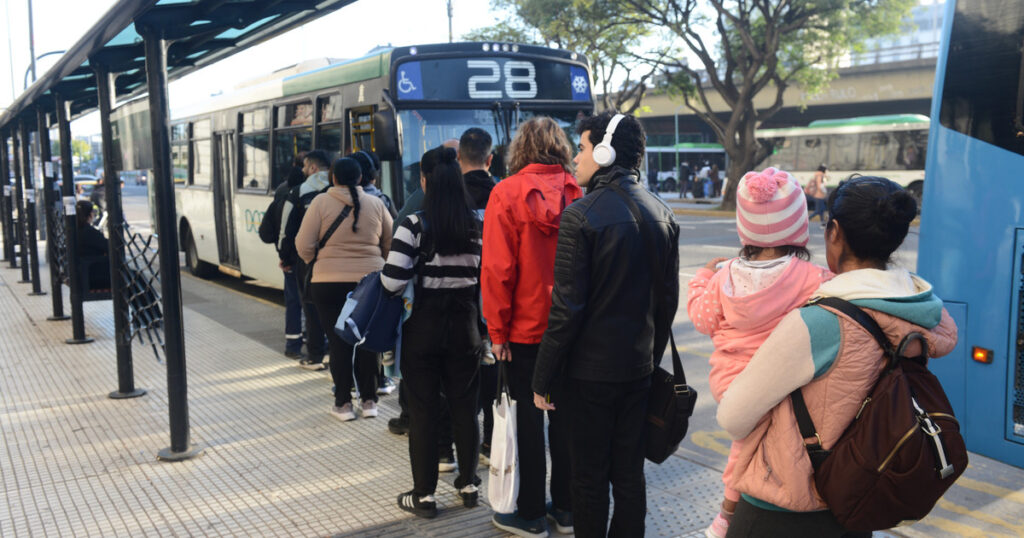 se declararon en emergencia y amenazan con volver a reducir servicios