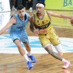 Utilice este título Boca golpeó de entrada en Misiones, le ganó a Oberá y se llevó la ventaja de localía y cree en base a ese titulo original un titulo nuevo, preciso, comprensible y que no pierda relacion con el titulo original. Necesito que me devuelvas solo y nada mas que el titulo nuevo.