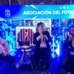 Utilice este título Chacarita celebró sus 120 años con una charla llena de pasión en la Feria del Libro y cree en base a ese titulo original un titulo nuevo, preciso, comprensible y que no pierda relacion con el titulo original. Necesito que me devuelvas solo y nada mas que el titulo nuevo.
