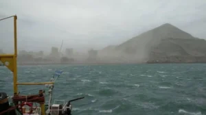 Doble alerta en Comodoro por lluvias intensas y vientos con ráfagas superiores a 100 km/h