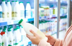 El consumo de leche se desploma en Argentina y los sustitutos ganan terreno