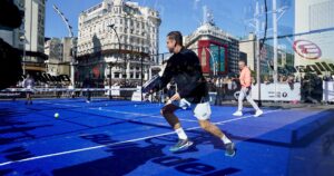 El pádel armó una cancha a los pies del Obelisco, revolucionó el mediodía porteño y disfrutó la previa del Premier de Buenos Aires