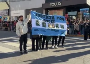 Emoción y memoria en el desfile: el reclamo de "Justicia por Ángel" encabezó la jornada