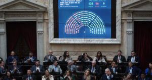 Entre cruces y chicanas, el Gobierno bloqueó en Diputados el pedido de interpelación de Adorni y avanzó con la Ley Hojarasca