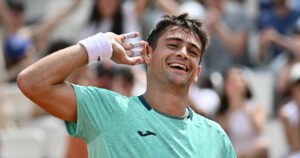 Mariano Navone aplastó al español Jaume Munar, ya está en semis y llega con todo a Roland Garros