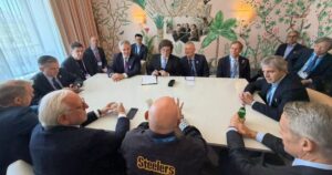 Milei se reunió con empresarios en Los Angeles, pero se canceló su encuentro con el organizador del foro global