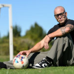 Utilice este título “No me retiré, soy un futbolista eterno” y cree en base a ese titulo original un titulo nuevo, preciso, comprensible y que no pierda relacion con el titulo original. Necesito que me devuelvas solo y nada mas que el titulo nuevo.