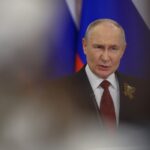 Utilice este título Putin contra las cuerdas y cree en base a ese titulo original un titulo nuevo, preciso, comprensible y que no pierda relacion con el titulo original. Necesito que me devuelvas solo y nada mas que el titulo nuevo.