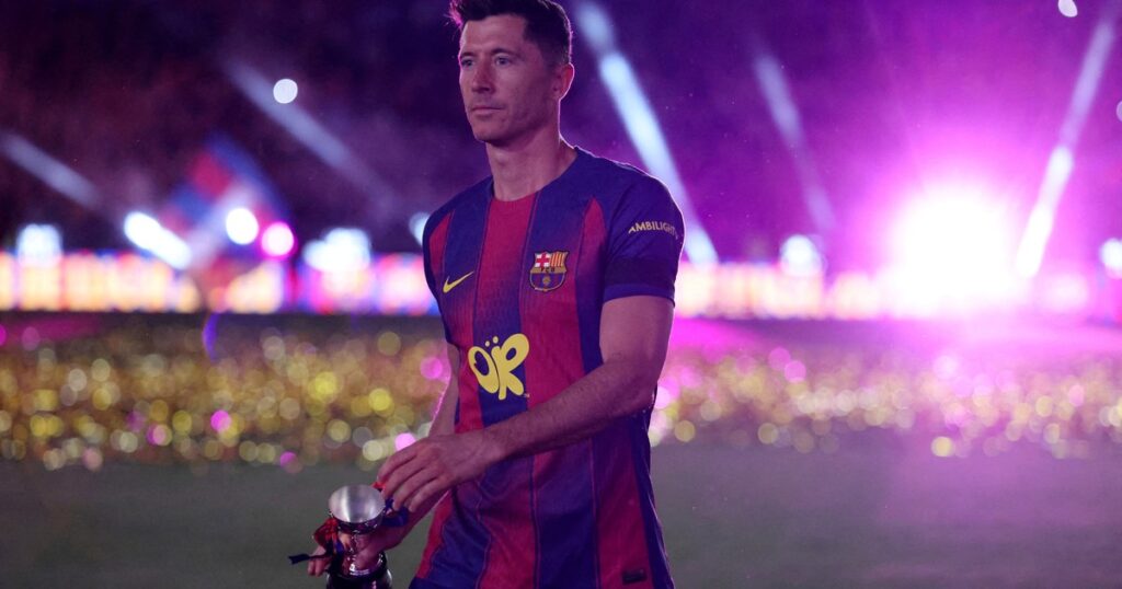 Robert Lewandowski anunció su salida del Barcelona y se abre una puerta para el fichaje de Julián Álvarez