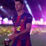 Utilice este título Robert Lewandowski anunció su salida del Barcelona y se abre una puerta para el fichaje de Julián Álvarez y cree en base a ese titulo original un titulo nuevo, preciso, comprensible y que no pierda relacion con el titulo original. Necesito que me devuelvas solo y nada mas que el titulo nuevo.