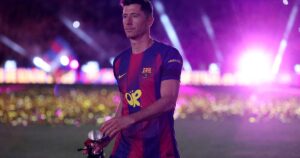 Robert Lewandowski anunció su salida del Barcelona y se abre una puerta para el fichaje de Julián Álvarez