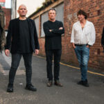 Utilice este título  The Chameleons, una banda de culto del rock británico, debuta en Buenos Aires y cree en base a ese titulo original un titulo nuevo, preciso, comprensible y que no pierda relacion con el titulo original. Necesito que me devuelvas solo y nada mas que el titulo nuevo.