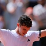 Utilice este título de Vilas a Del Potro, todos los tenistas argentinos que le ganaron a un 1 del mundo y cree en base a ese titulo original un titulo nuevo, preciso, comprensible y que no pierda relacion con el titulo original. Necesito que me devuelvas solo y nada mas que el titulo nuevo.