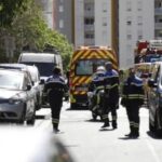 Utilice este título dos muertos y tres heridos graves por un violento ataque armado en Niza y cree en base a ese titulo original un titulo nuevo, preciso, comprensible y que no pierda relacion con el titulo original. Necesito que me devuelvas solo y nada mas que el titulo nuevo.