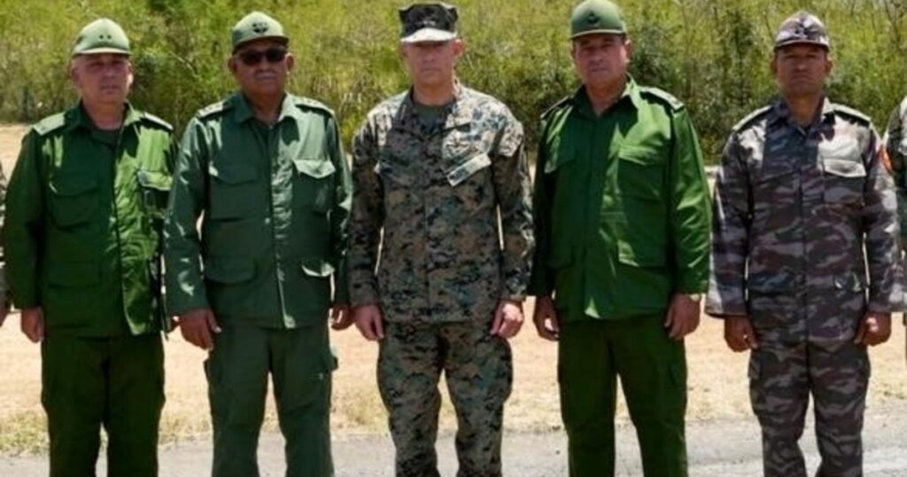 el jefe militar de EE.UU. se reunió con un alto mando del Ejército cubano