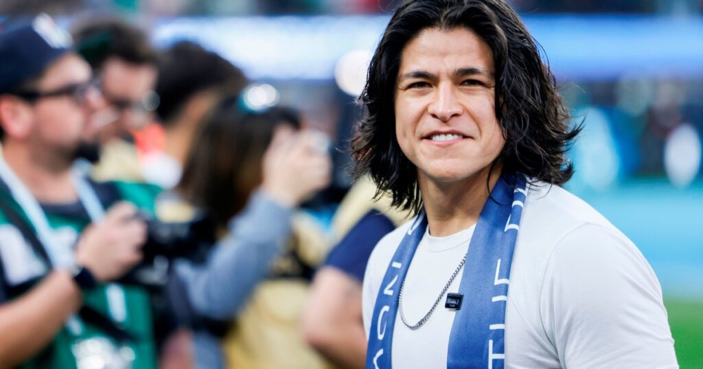 el mexicano que hizo de Dani Rojas se probó dos meses en un club y lo ficharon