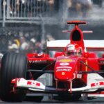Utilice este título los pilotos y equipos con más victorias en la historia y cree en base a ese titulo original un titulo nuevo, preciso, comprensible y que no pierda relacion con el titulo original. Necesito que me devuelvas solo y nada mas que el titulo nuevo.