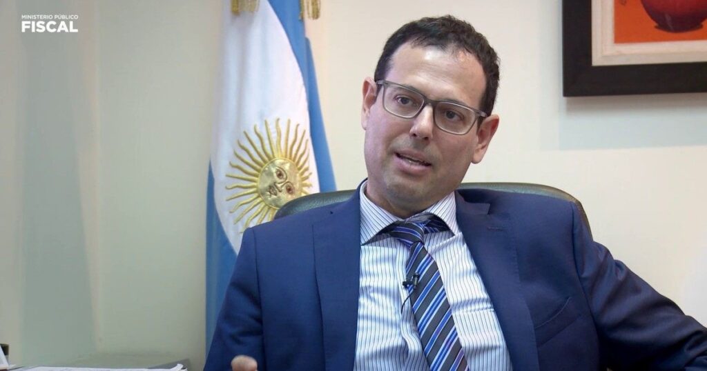 piden condenas de entre 6 y 8 años por maniobras con textiles por U$S 18 millones