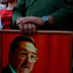 Utilice este título qué pasa en la isla tras la acusación de Estados Unidos a Raúl Castro y últimas noticias este lunes 25 de mayo y cree en base a ese titulo original un titulo nuevo, preciso, comprensible y que no pierda relacion con el titulo original. Necesito que me devuelvas solo y nada mas que el titulo nuevo.