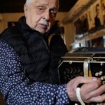 Utilice este título  sus historias con Piazzolla, Pugliese y su gusto por el rock argentino de Charly García Y Spinetta y cree en base a ese titulo original un titulo nuevo, preciso, comprensible y que no pierda relacion con el titulo original. Necesito que me devuelvas solo y nada mas que el titulo nuevo.