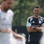 Utilice este título cuándo juega y todas las novedades del equipo de Scaloni y Messi este domingo 14 de junio y cree en base a ese titulo original un titulo nuevo, preciso, comprensible y que no pierda relacion con el titulo original. Necesito que me devuelvas solo y nada mas que el titulo nuevo.