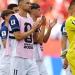 Utilice este título a qué hora juegan, formaciones y cómo ver el partido del Grupo B y cree en base a ese titulo original un titulo nuevo, preciso, comprensible y que no pierda relacion con el titulo original. Necesito que me devuelvas solo y nada mas que el titulo nuevo.
