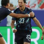 Utilice este título a qué hora juegan, formaciones y cómo ver el partido del Grupo D y cree en base a ese titulo original un titulo nuevo, preciso, comprensible y que no pierda relacion con el titulo original. Necesito que me devuelvas solo y nada mas que el titulo nuevo.
