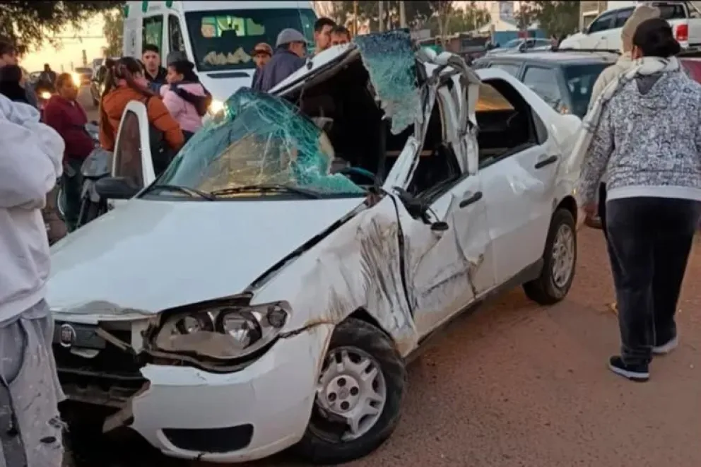 Alcoholizado en una retroexcavadora causó destrozos