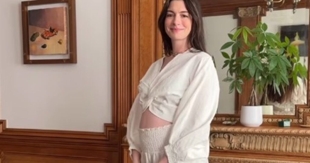 Anne Hathaway está embarazada y espera su tercer hijo con Adam Shulman