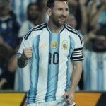 Utilice este título Argentina llega al Mundial 2026 como N°1 del ranking FIFA, un africano pega el salto y el puesto de cada selección participante y cree en base a ese titulo original un titulo nuevo, preciso, comprensible y que no pierda relacion con el titulo original. Necesito que me devuelvas solo y nada mas que el titulo nuevo.