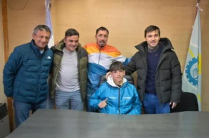 Chubut acompaña al Club Pirque de Epuyén con una importante inversión y otorga beca deportiva a un campeón