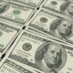 Utilice este título  Dólar hoy y dólar blue, EN VIVO: a cuánto cotiza el oficial y cuál es el precio del paralelo este lunes 8 de junio, minuto a minuto y cree en base a ese titulo original un titulo nuevo, preciso, comprensible y que no pierda relacion con el titulo original. Necesito que me devuelvas solo y nada mas que el titulo nuevo.