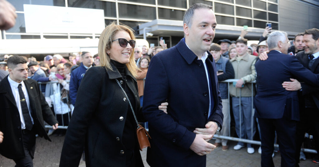 El Gobierno confirmó que la esposa de Adorni fue la única familiar que integró una comitiva oficial en los viajes de Milei al exterior