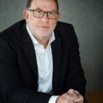 Utilice este título “El plan para bajar la inflación tuvo algo de innovador, pero sin una política de ingresos para frenar la inercia” y cree en base a ese titulo original un titulo nuevo, preciso, comprensible y que no pierda relacion con el titulo original. Necesito que me devuelvas solo y nada mas que el titulo nuevo.