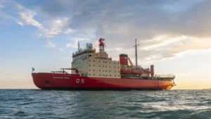 El rompehielos "Almirante Irízar" volvió a Chubut para conmemorar el 44° aniversario del “Día que Madryn se quedó sin pan”