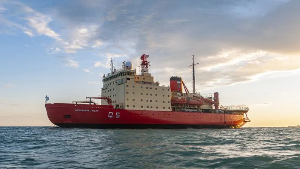 El rompehielos "Almirante Irízar" volvió a Chubut para conmemorar el 44° aniversario del “Día que Madryn se quedó sin pan”