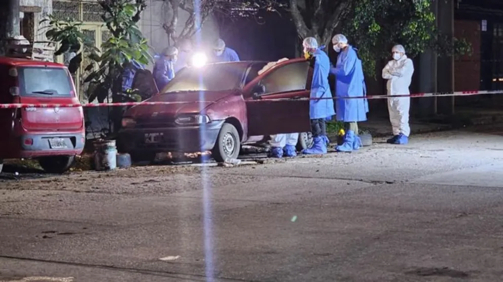 Hallan cuerpo calcinado de una mujer en un auto en Tucumán