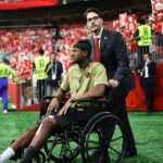 Utilice este título Ismael Koné acompañó a Canadá en silla de ruedas y cree en base a ese titulo original un titulo nuevo, preciso, comprensible y que no pierda relacion con el titulo original. Necesito que me devuelvas solo y nada mas que el titulo nuevo.