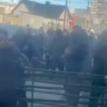 Utilice este título Lilia Lemoine denunció a un intendente kirchnerista por un violento escrache contra dirigentes que iban a un encuentro libertario y cree en base a ese titulo original un titulo nuevo, preciso, comprensible y que no pierda relacion con el titulo original. Necesito que me devuelvas solo y nada mas que el titulo nuevo.