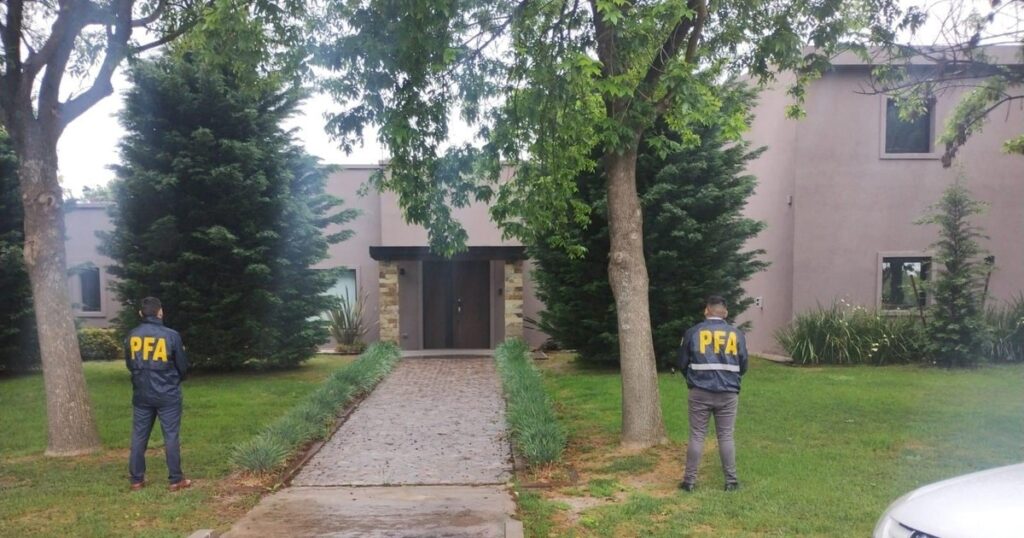Ordenaron una inspección en la casa de San Vicente de Insaurralde y peritar el celular de Jésica Cirio