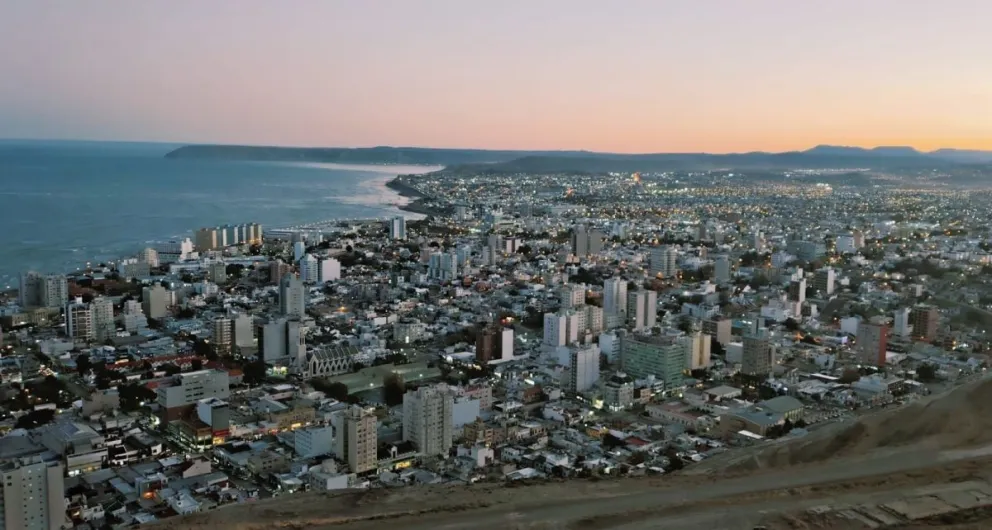 Para hoy se anticipa una máxima de alrededor de 12°C, cielo nublado y ráfagas fuertes