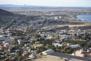 Tierras de YPF: desde la vecinal de Km3 expresaron preocupación por pasivos ambientales y el Chalet Huergo