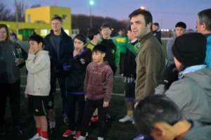 Torres recorrió el Club Defensores de la Ribera en Rawson y confirmó una inversión superior a los $20 millones