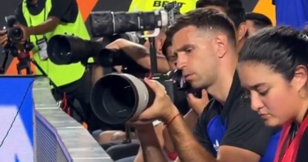 agarró una cámara de fotos y después elogió a Beltrán tras su debut