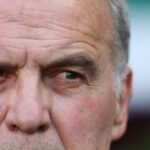 Utilice este título así fue la llegada de Marcelo Bielsa a Montevideo tras la prematura y dolorosa eliminación de Uruguay del Mundial 2026 y cree en base a ese titulo original un titulo nuevo, preciso, comprensible y que no pierda relacion con el titulo original. Necesito que me devuelvas solo y nada mas que el titulo nuevo.