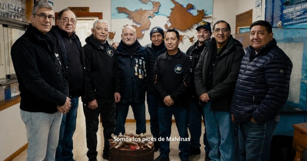 buscan una camiseta firmada de la Selección para ponerla en el Museo de la guerra en Río Grande