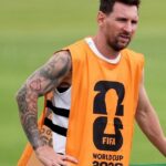 Utilice este título con Messi en el banco, la Selección rota y va por otro triunfo para romper una marca “maldita” en los Mundiales y cree en base a ese titulo original un titulo nuevo, preciso, comprensible y que no pierda relacion con el titulo original. Necesito que me devuelvas solo y nada mas que el titulo nuevo.