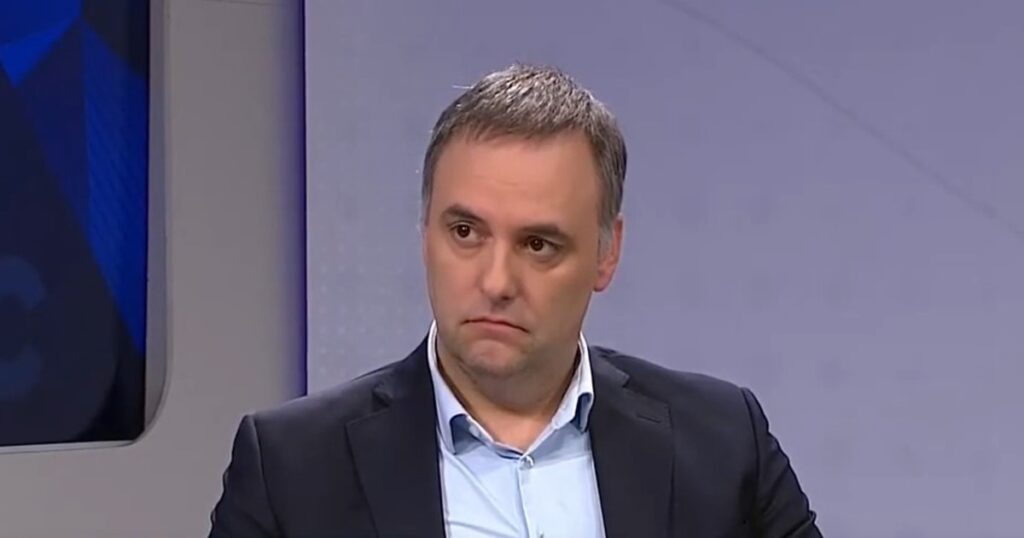 el Presidente ya volvió de España y se espera que en las próximas horas se defina la situación de Adorni