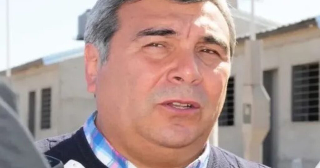 el gobernador lo acusó de "noqui" y frenaron su jubilación
